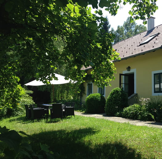 Historischer Landsitz im Apfelgarten