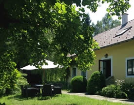 Historischer Landsitz im Apfelgarten